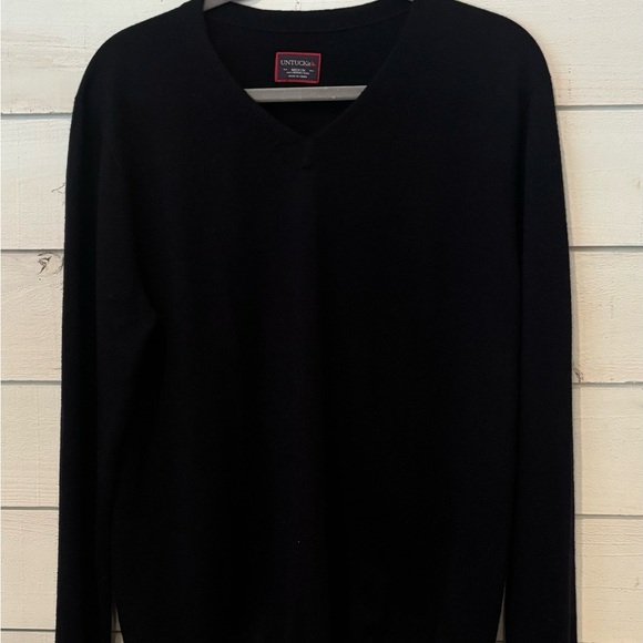 UNTUCKit  Sweater Men's Medium 100%
Merino Wool Navy V Neck Long Sleeve
Pullover - Picture 6 of 14